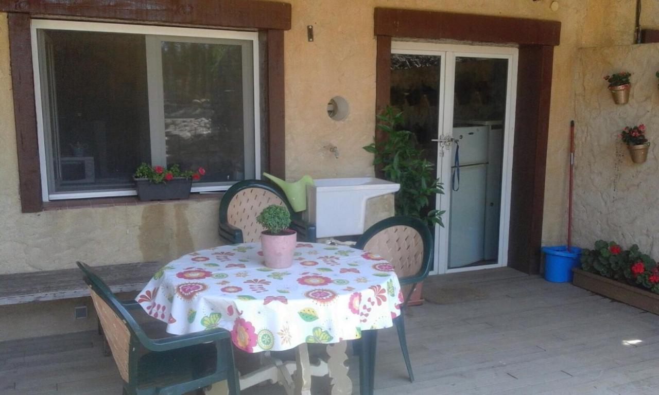 Can Jenot Delfiá Dış mekan fotoğraf
